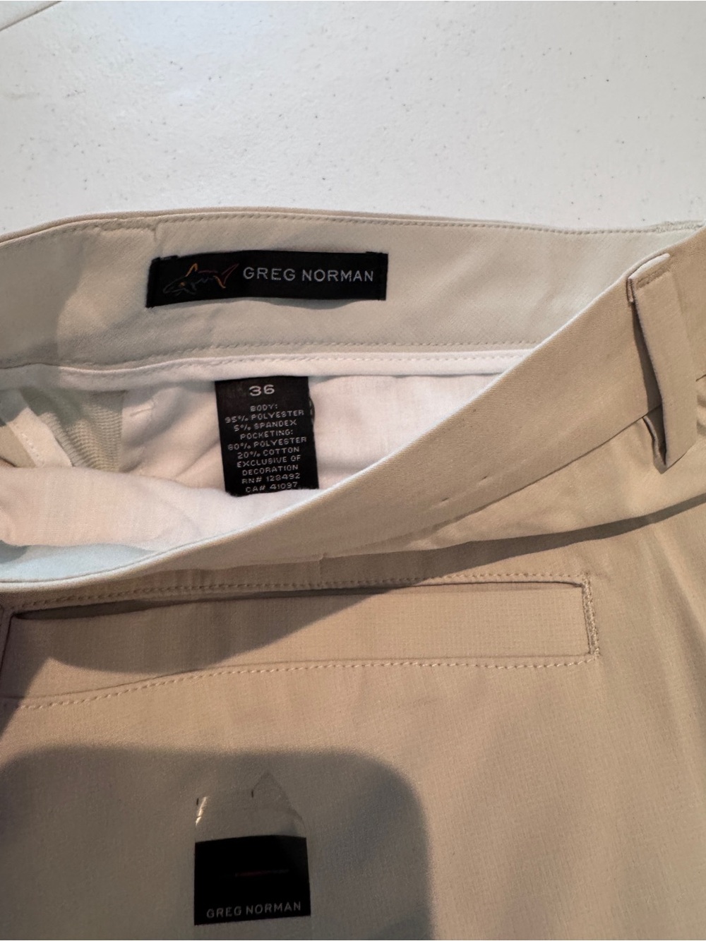 NWOT Greg Norman Performance Golf Shorts Men’s 36 Khaki Beige Stretch - Picture 3 of 7